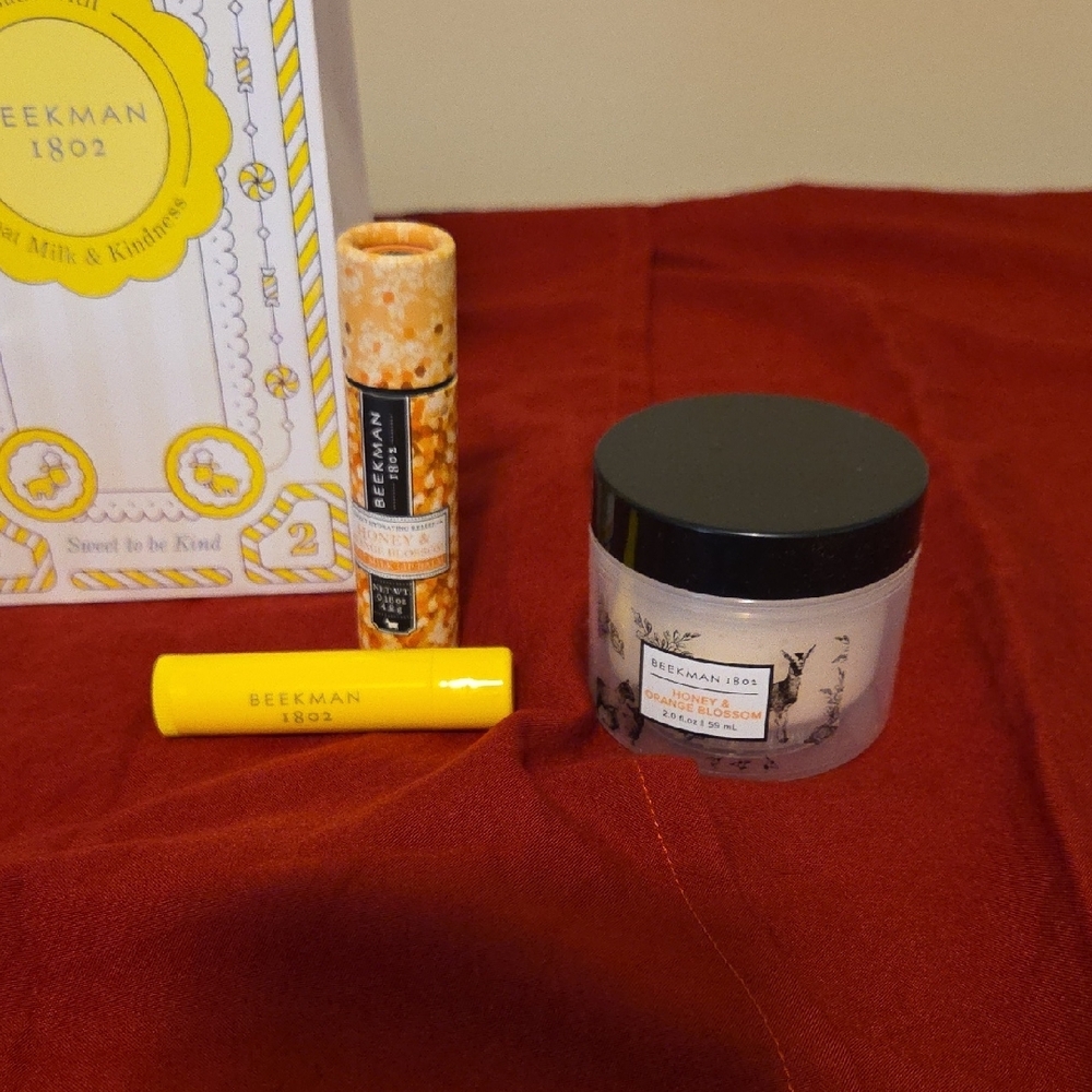 Beekman 1802 Bath & Body Set - Yellow and Black - Picture 2 of 3
